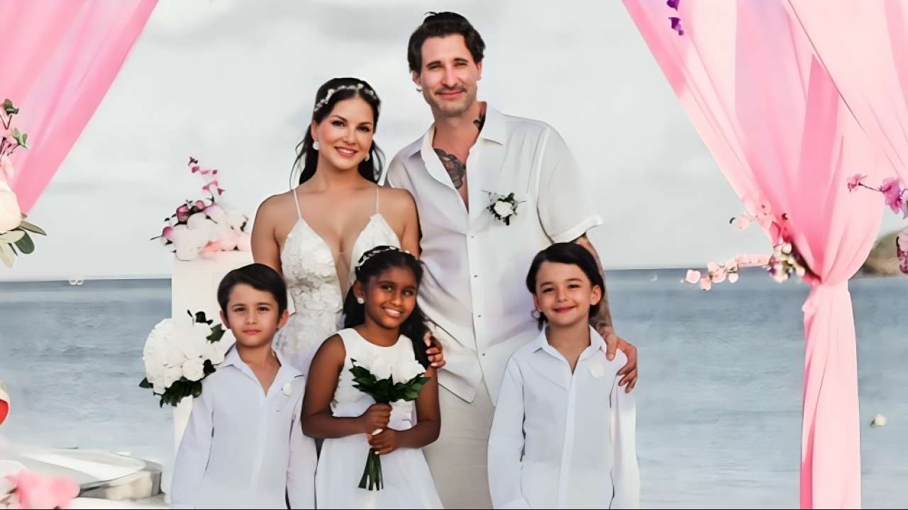 Sunny Leone daniel webber Poses With Children