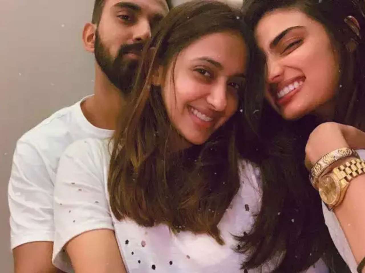 Vikram Phadnis let the cat out of the bag and spilt the bean of Athiya-KL Rahul's affair