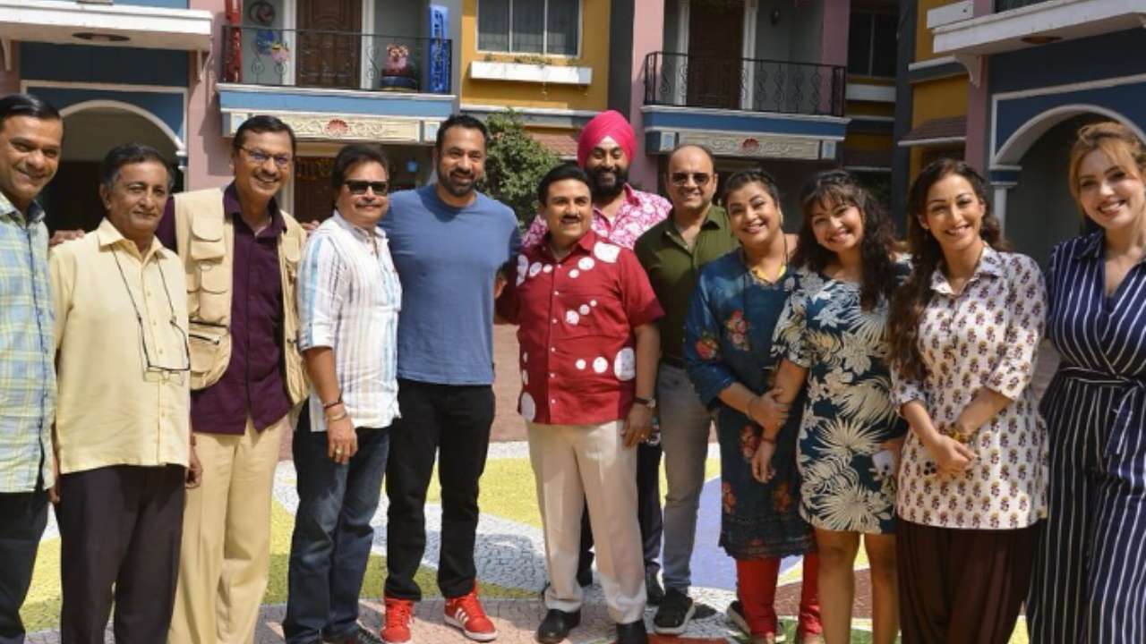 Kal Penn with the TMKOC cast and crew