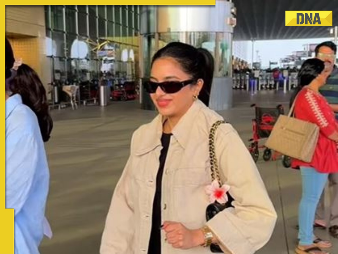 Madhoo shah's daughter kiea jets off with ananya panday's sister, smiles for paps at airport; watch