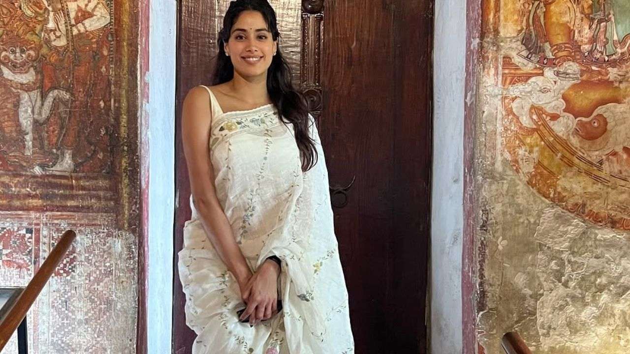 Janhvi Kapoors unseen saree photos from Kerala is beauty in simplicity