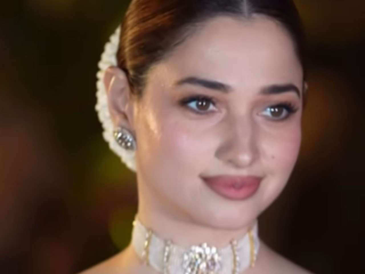 Statement jewellery & accessories