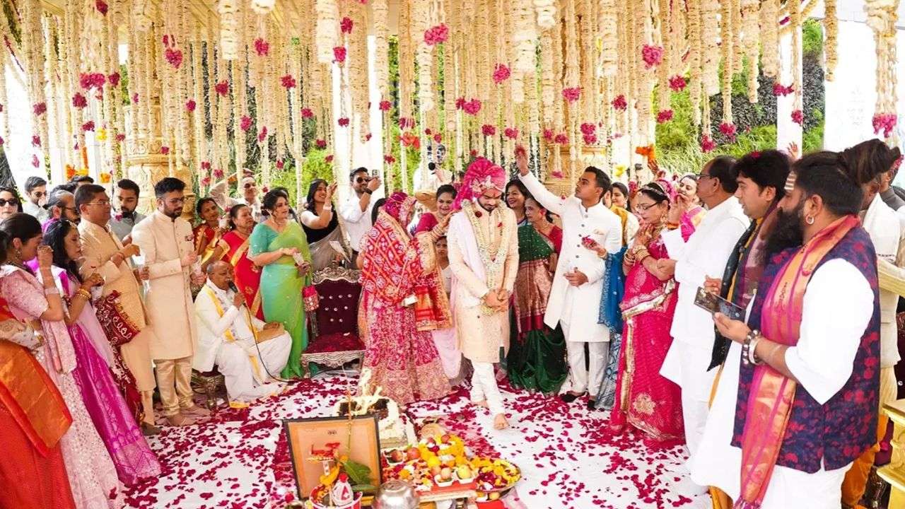 8 vows of Kunal Singh Chouhan and Ridhi Jain