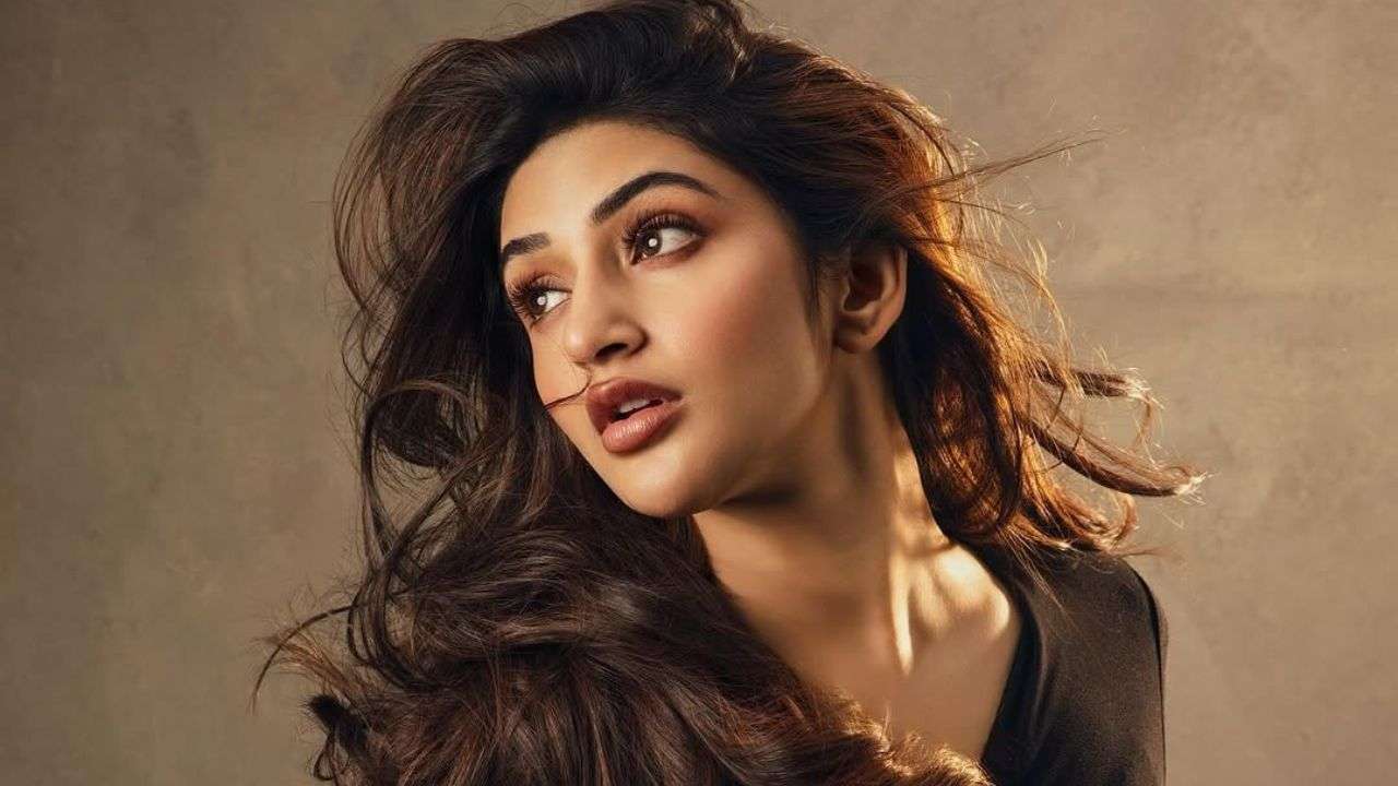 Black top & chic denim