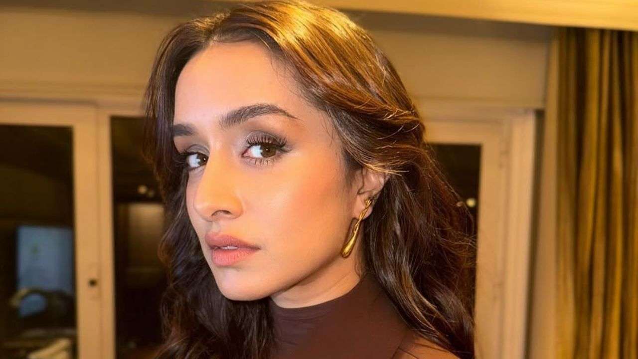 Neutral eyeshadow base