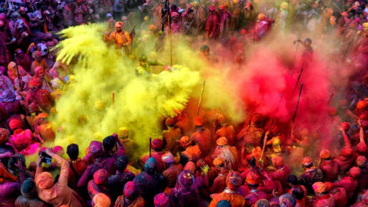 what is in mathura for holi photography