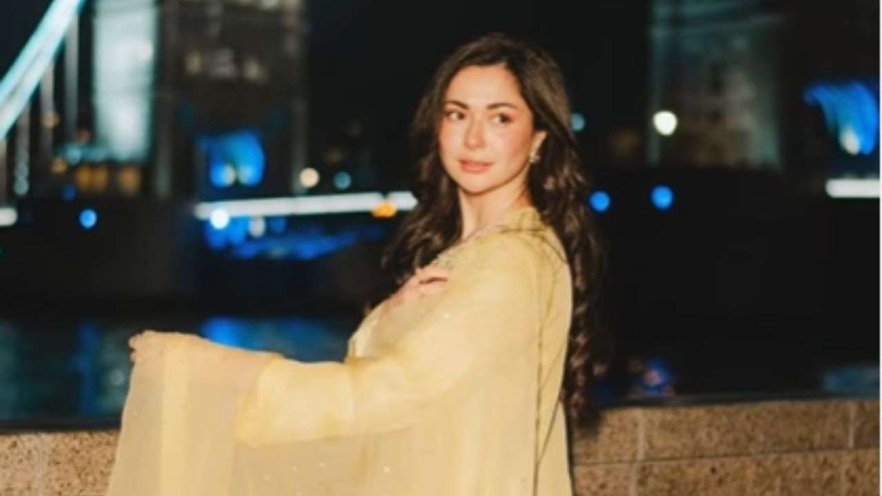 Hania’s makeup and accessories