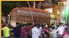 UP: संभल में फल बेचने वालों की रंगबाजी! पूर्णागिरी देवी मंदिर जा रहे भक्तों को दौड़ा-दौड़ाकर पीटा, Viral Video