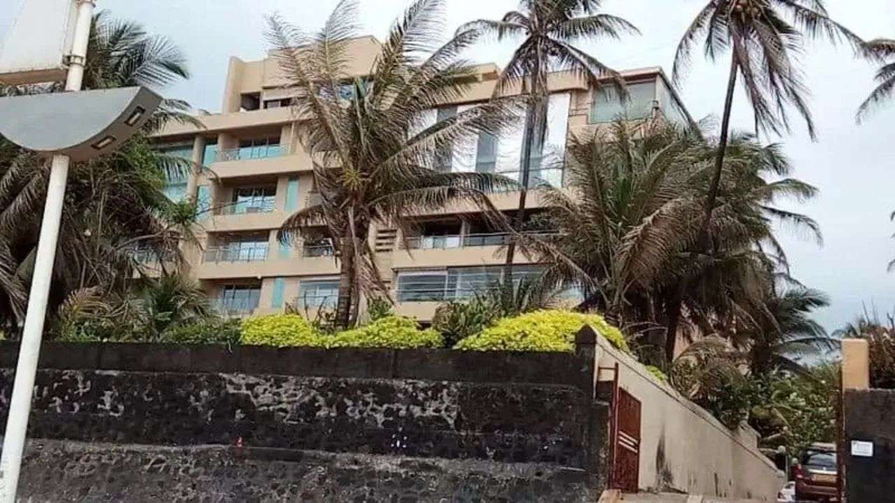Juhu sea-facing duplex, Mumbai