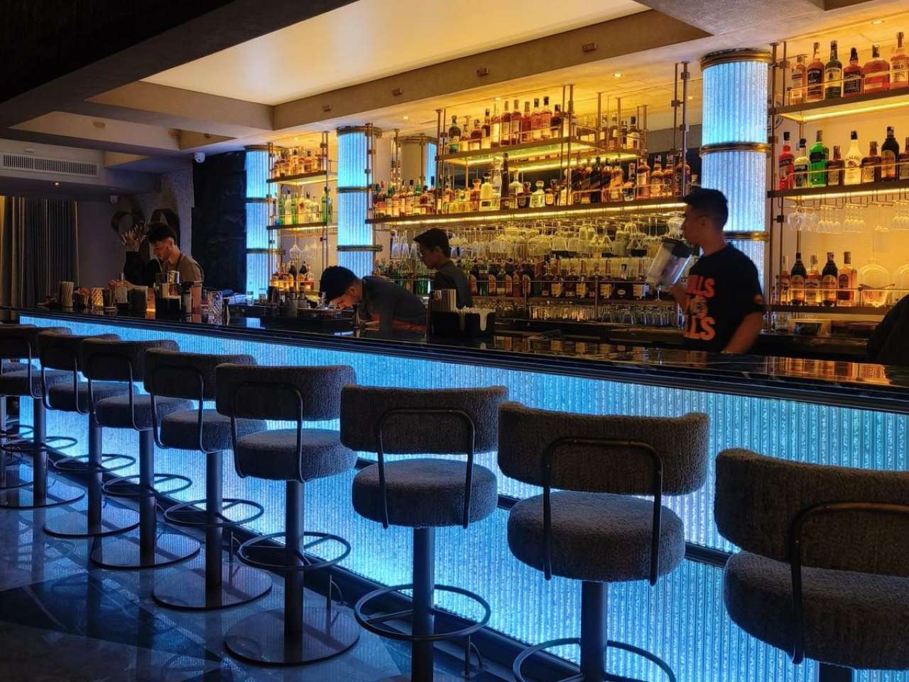 Elegant Bar and Stylish Seating