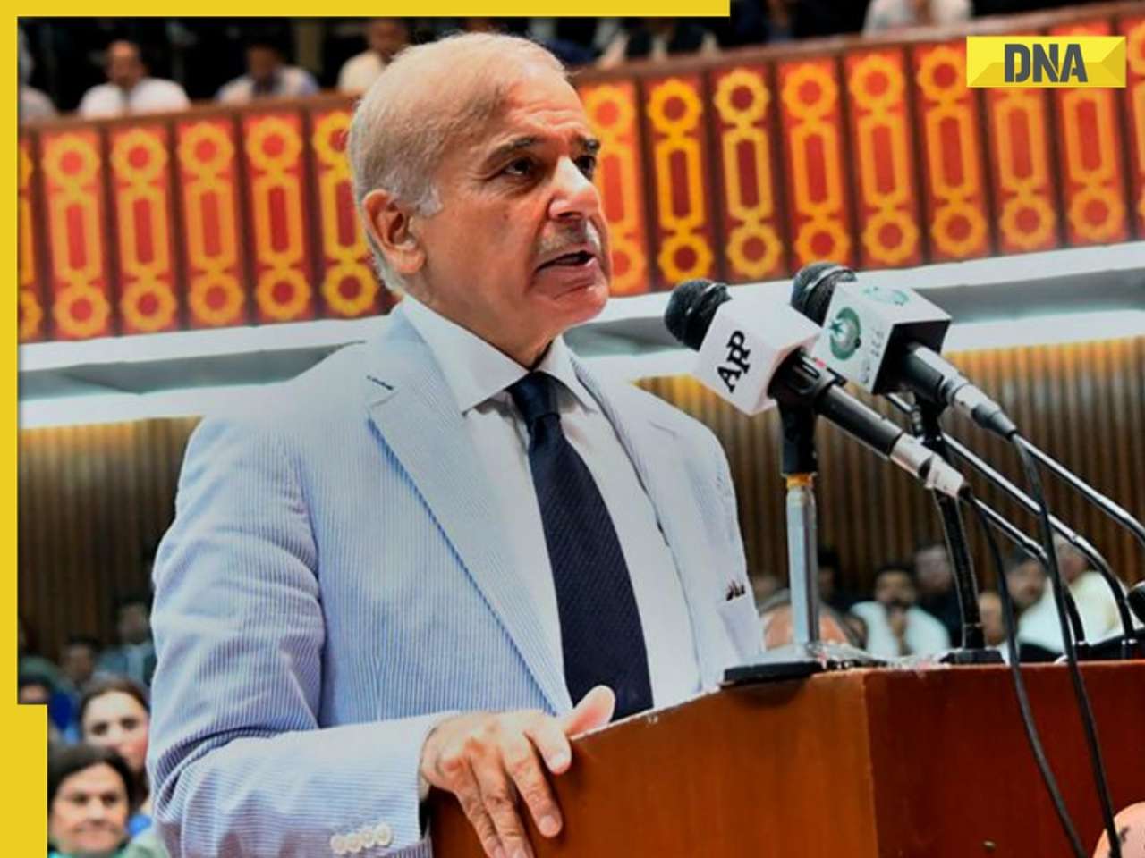 Shehbaz Sharif 총리는 IMF가 파키스탄에 10 억 달러의 대출을 승인한다고 말했다.