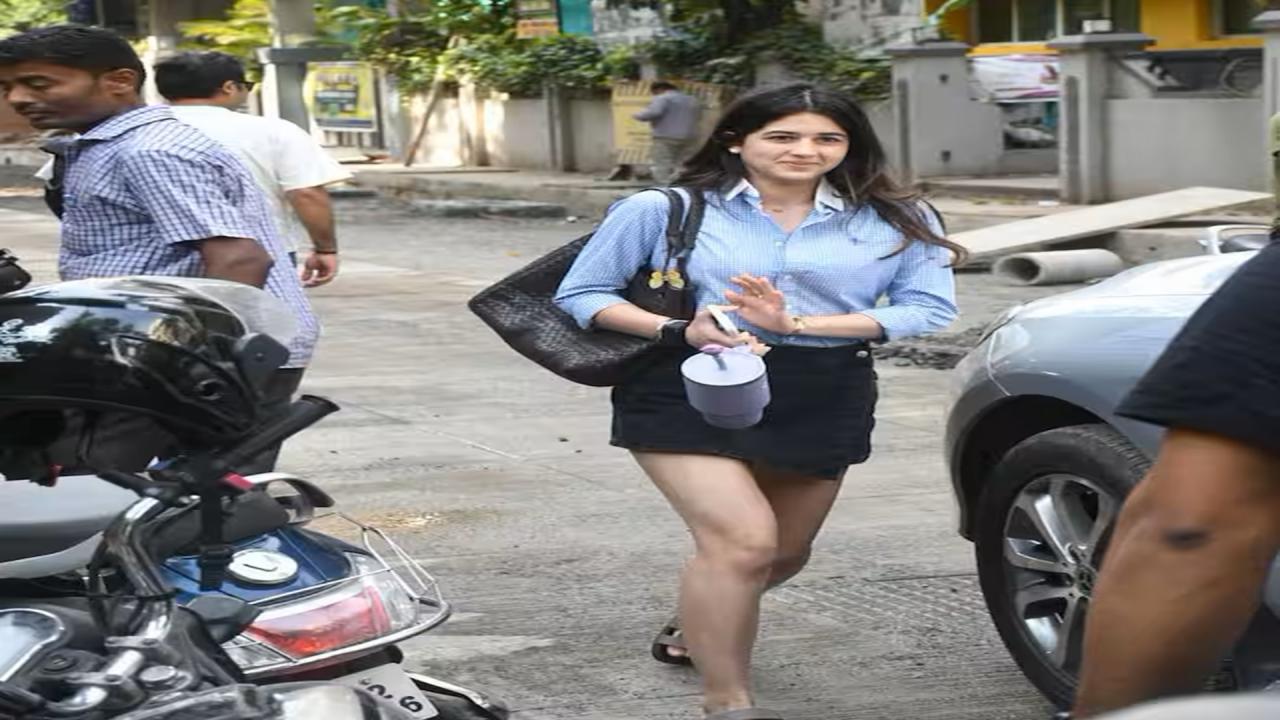 इस बड़े प्रोडक्शन हाउस के बाहर आईं नजर