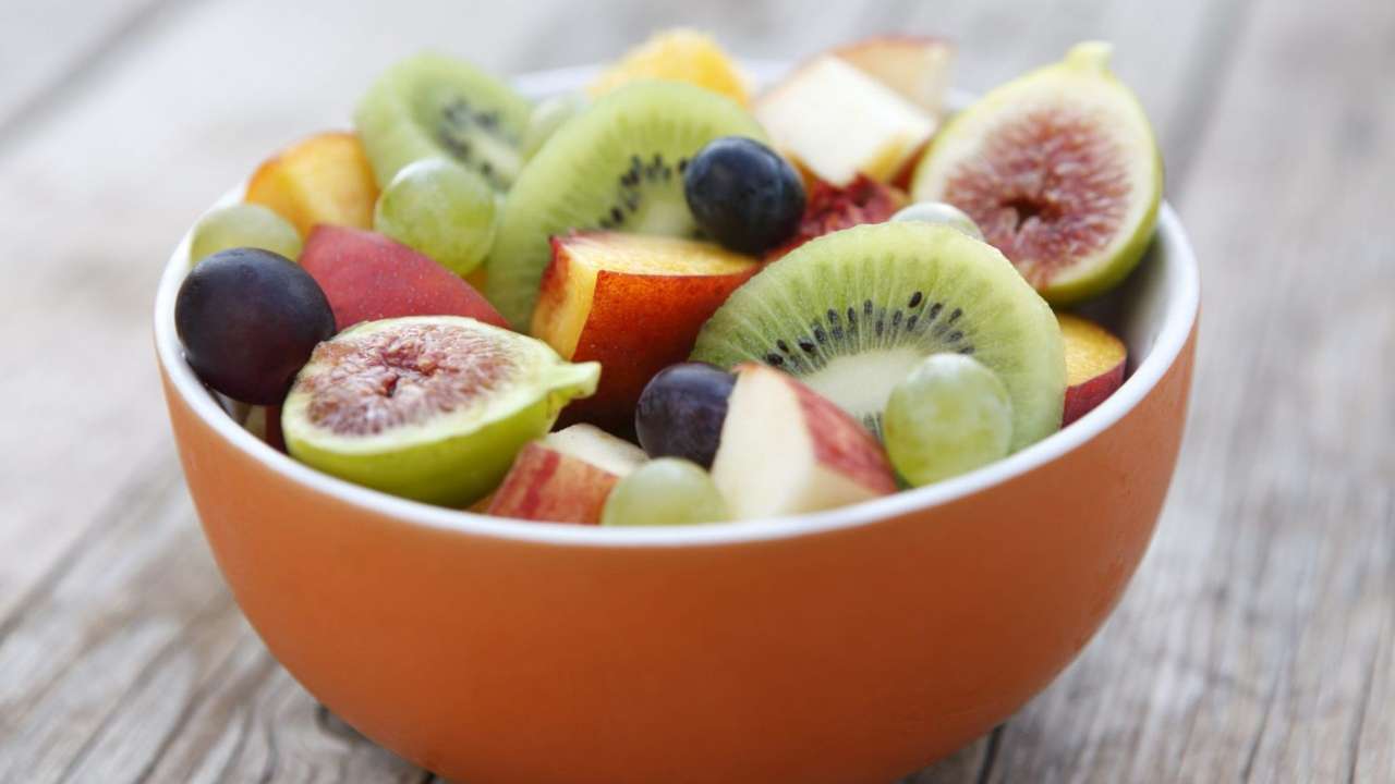 Alia eat fruits