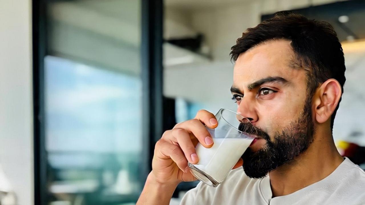 विराट कोहली किस जानवर का दूध पीते हैं 
