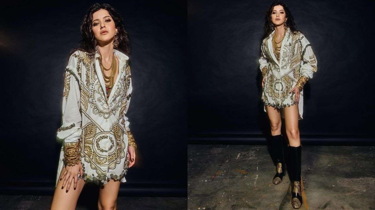 Shanaya Kapoor in OK by Anamika Khanna for Lakme Fashion Week