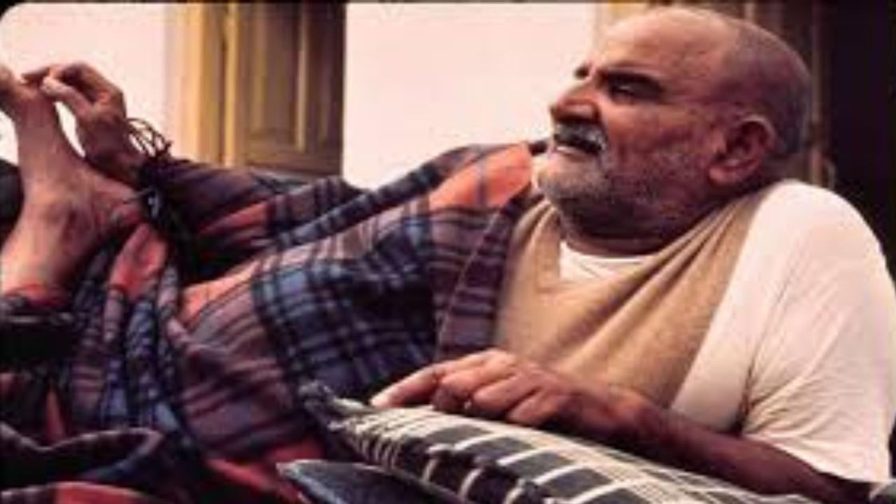 दुश्मनों के बीच से बच गया जीवित