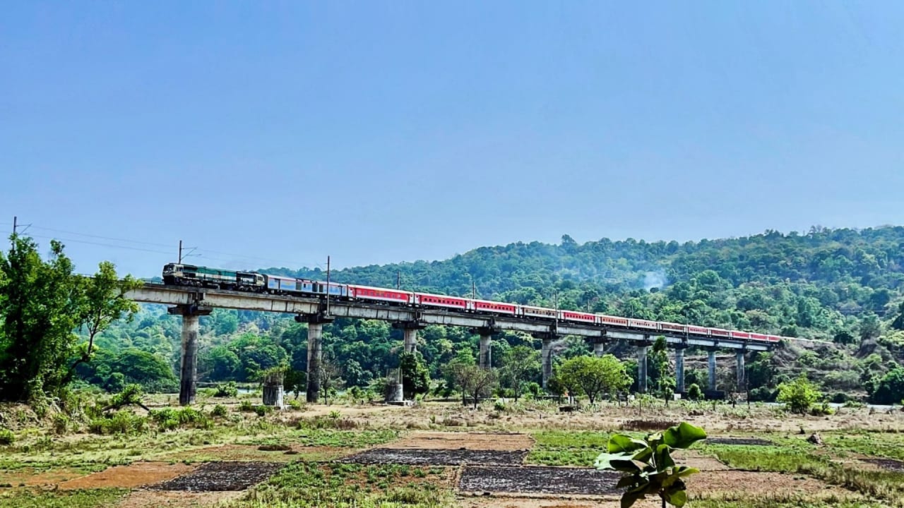 महाराष्ट्र सरकार की दो प्रमुख शर्तें