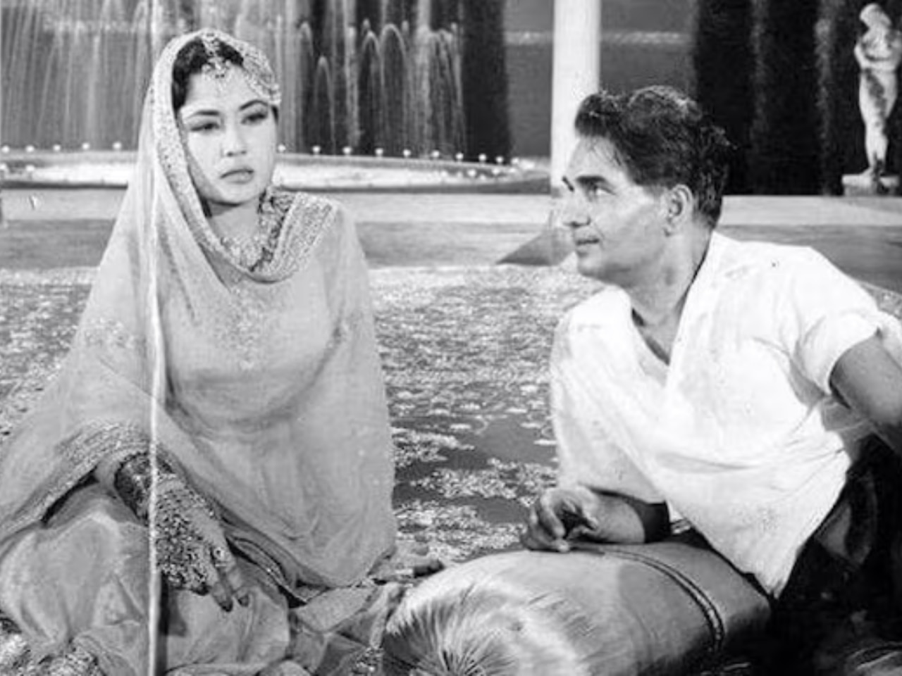 When Nargis witnessed the horrors of physical violence with Meena Kumari