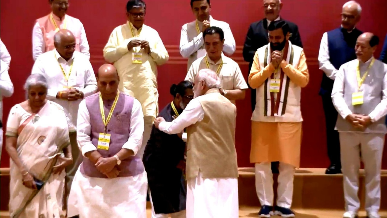 प्रधानमंत्री मोदी के नेतृत्व में नीति आयोग की बैठक