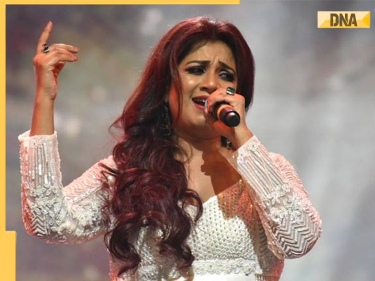 Viral video: Shreya Ghoshal does 'charan sparsh' to Indian Armed Forces, pays heartfelt tribute in her Mumbai concert: 'There is somebody protecting us'