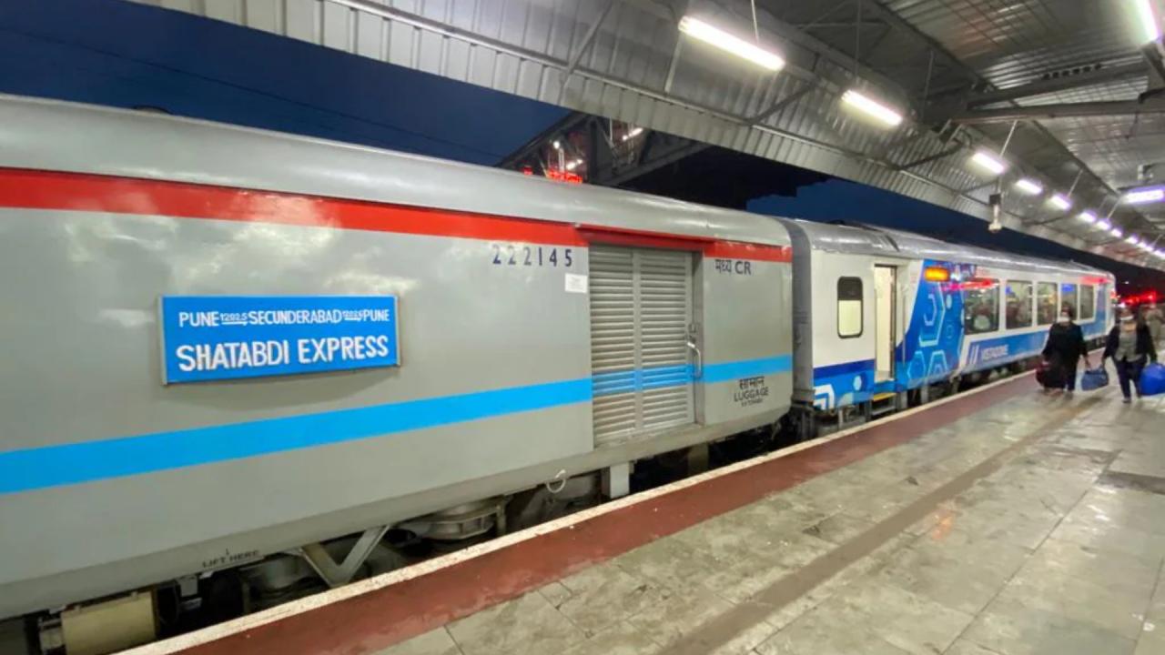 शताब्दी एक्सप्रेस स्पीड से जोड़ती है शहरों को