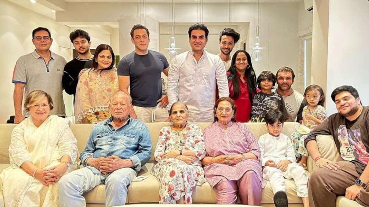 The entire Khan Khandaan