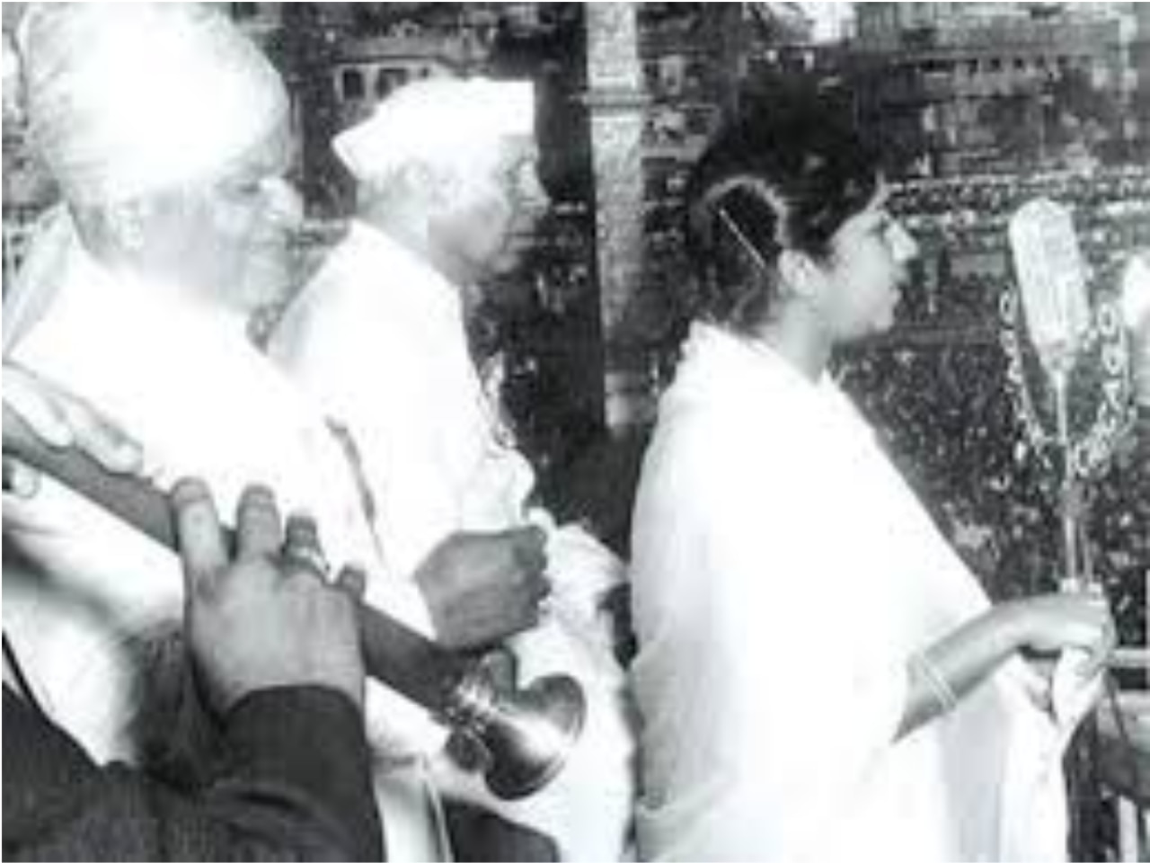 Where did Lata Mangeshkar sing the song for the first time?
