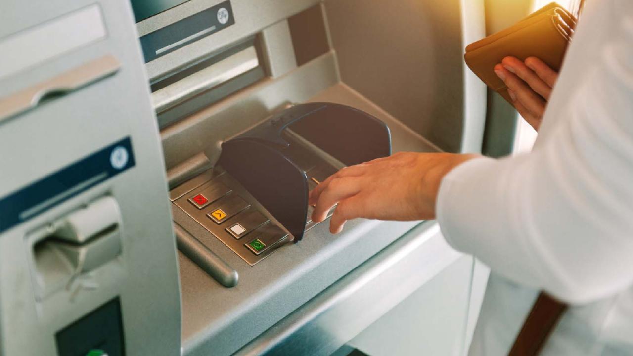 ATM जाने पर देना पड़ सकता है ज्यादा पैसा