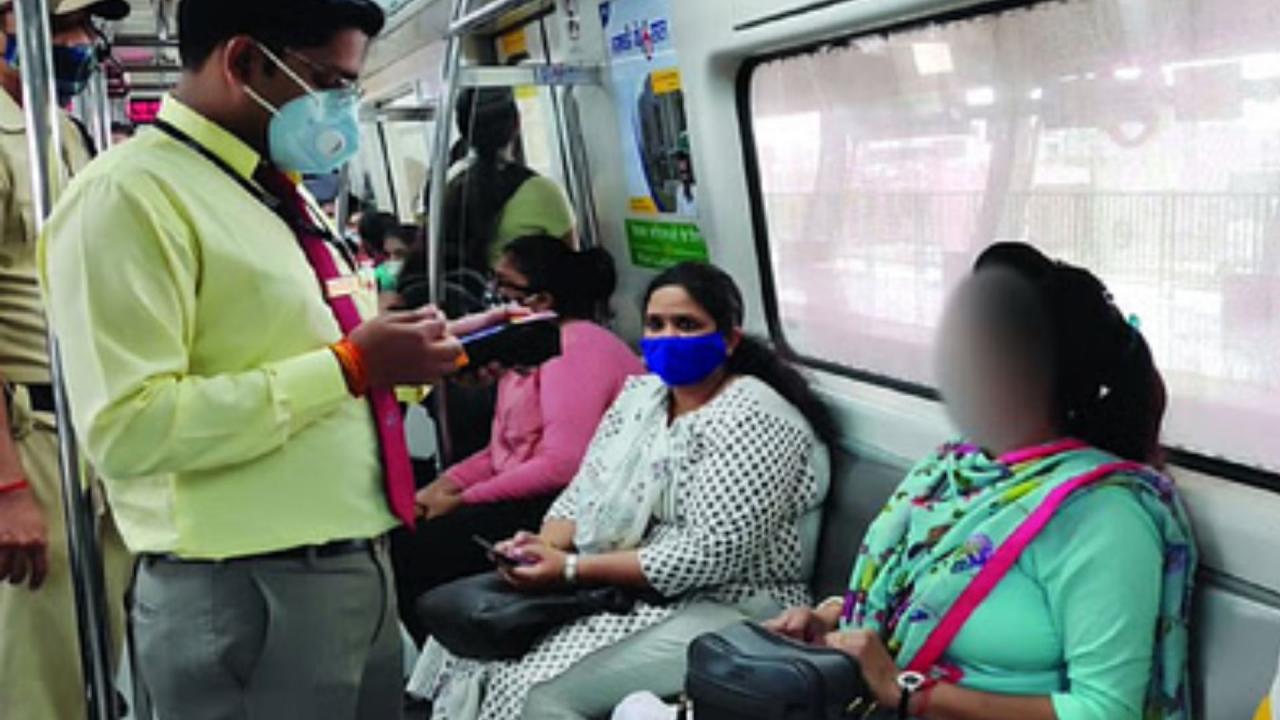 सोशल डिस्टेंसिंग का पालन