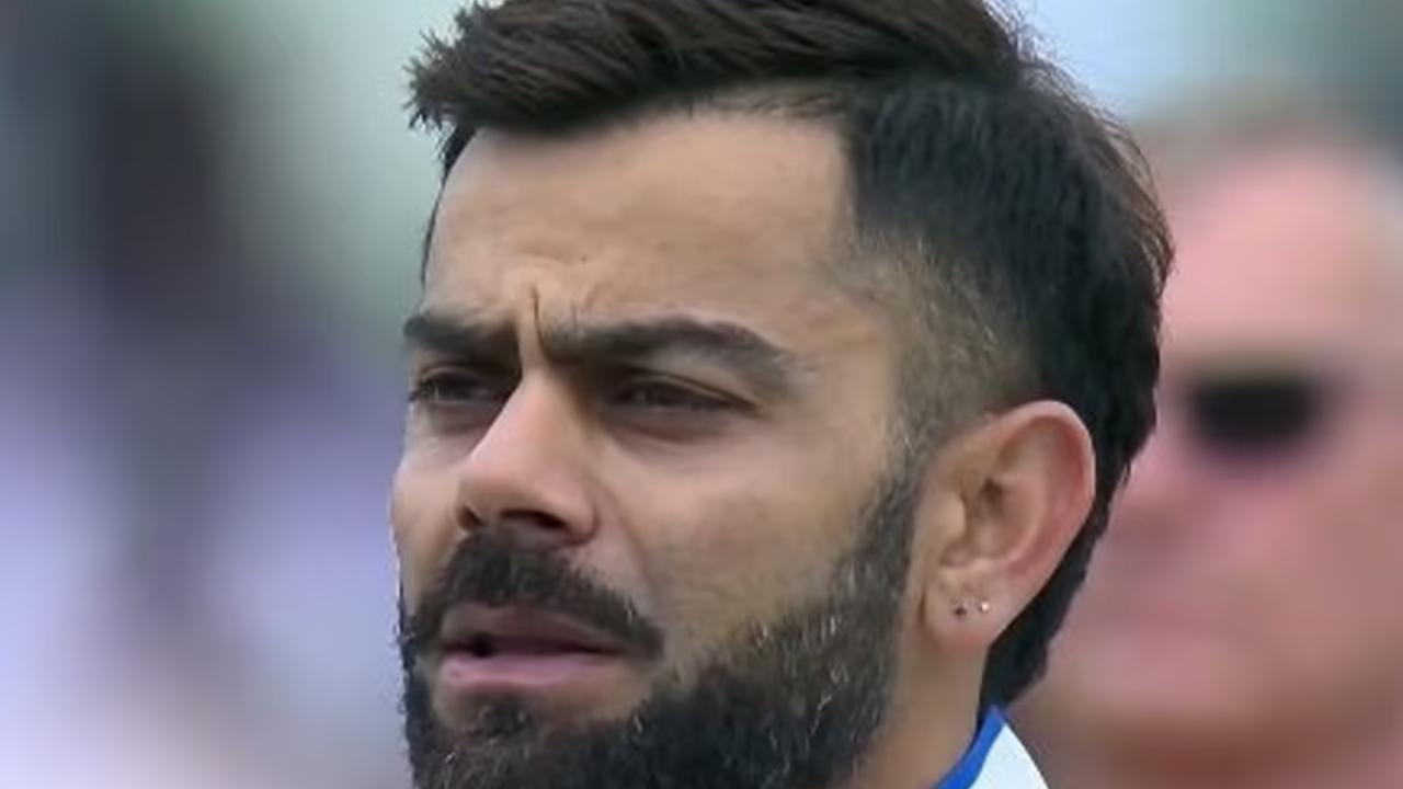 सोने और हीरे की बाली पहनते हैं कोहली