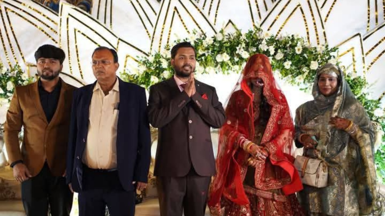 Khan Sir Reception Party: खान सर के रिसेप्शन पार्टी की सामने आईं तस्वीरें, लाल जोड़े में घूंघट में दिखीं पत्नी | DNA HINDI