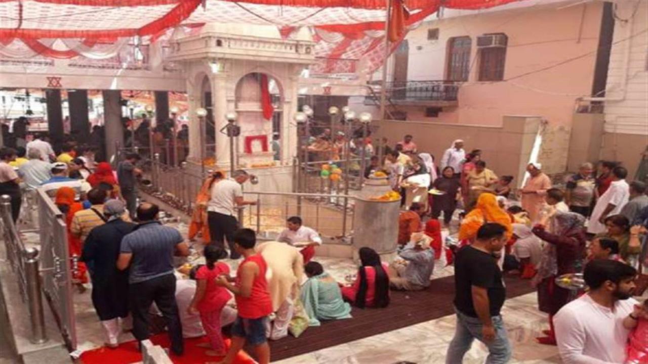 डर पर भारी दिखी आस्था