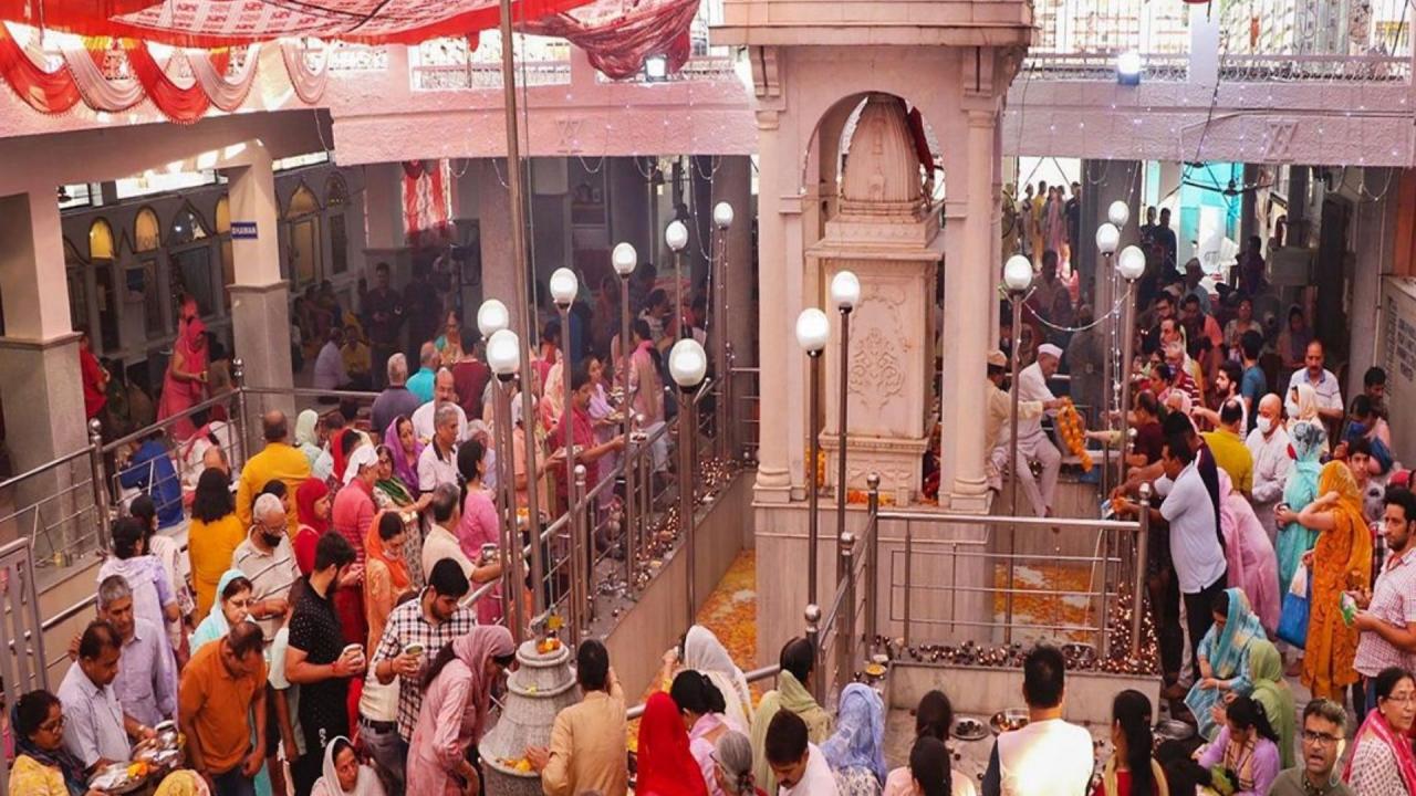 मंदिर में भक्तों के रुकने के किये गये है इंतजाम