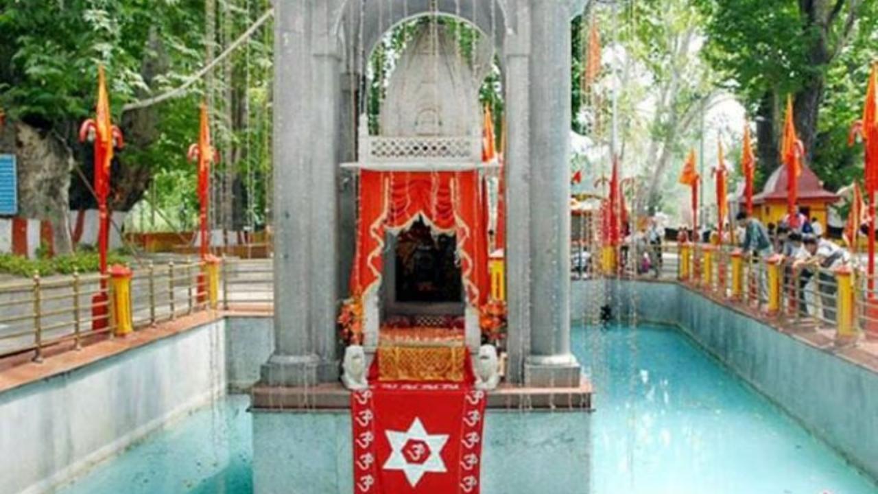 कुलदेवी मानी जाती है मां भवानी