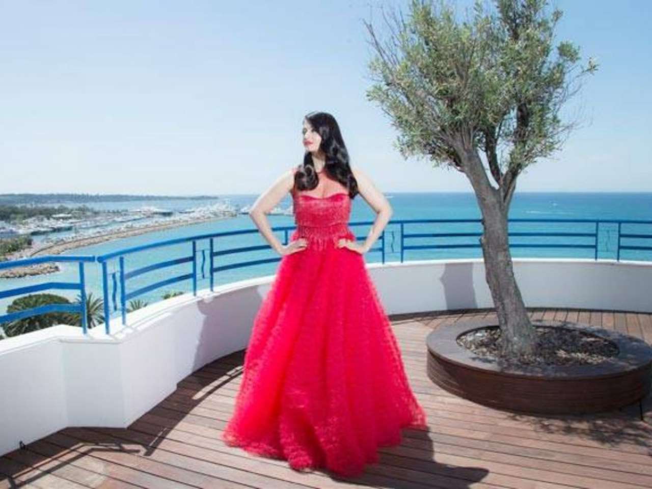 Cannes 2016: Naeem Khan's Red Elegance