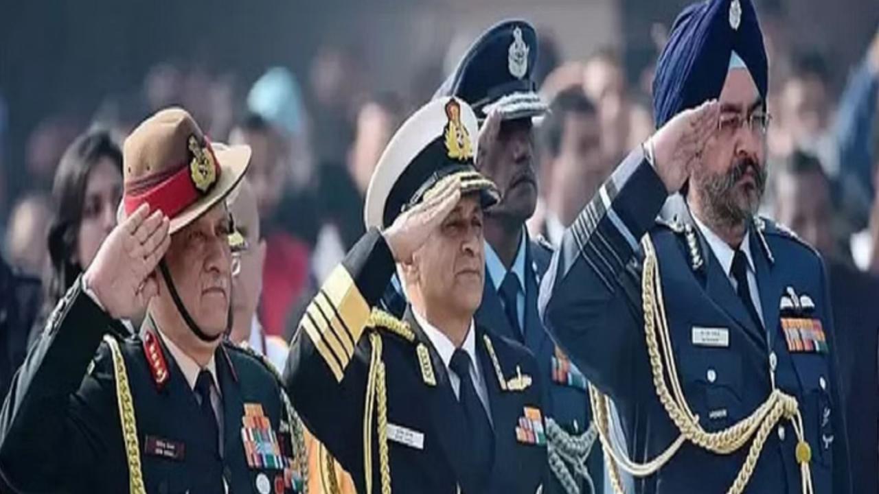 सेल्यूट के पीछे परंपरा नहीं, बल्कि एक गहरी सोच और इतिहास