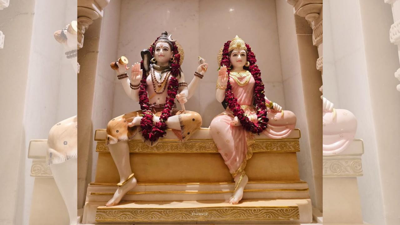 राम मंदिर में विराजमान भगवान शंकर और मां पार्वती