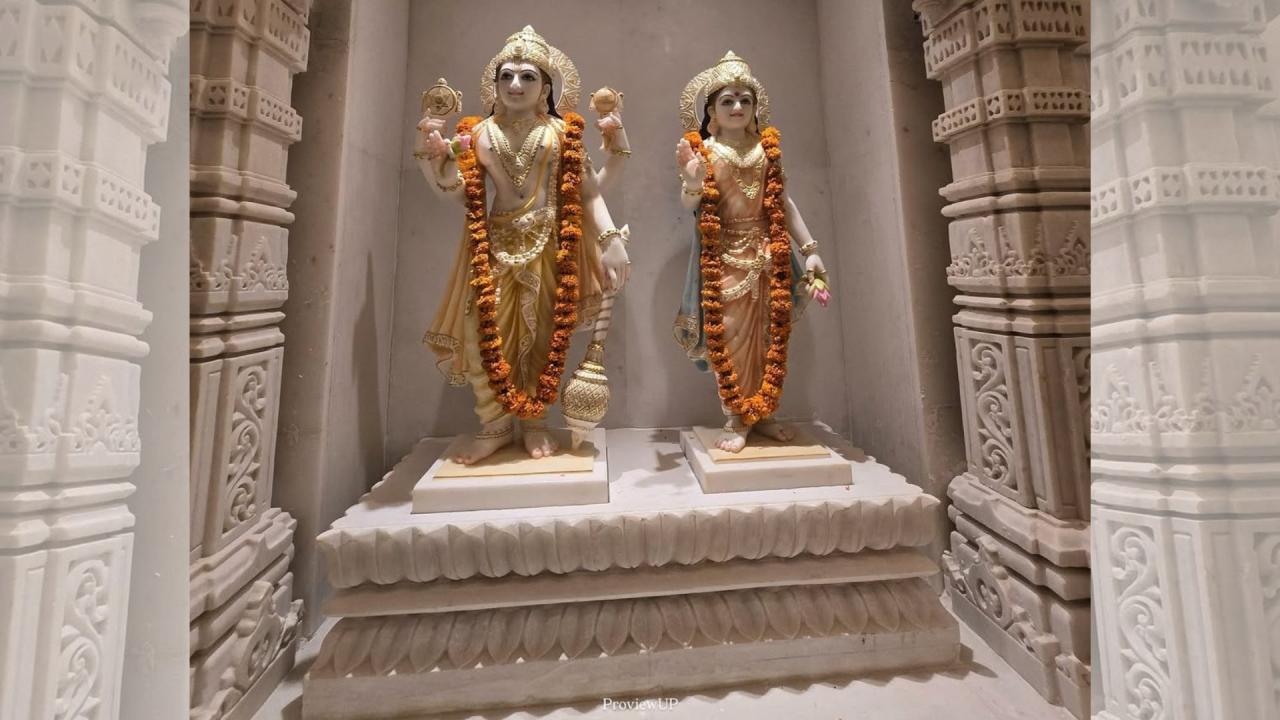 राम मंदिर में विराजमान भगवान विष्णु संग लक्ष्मी जी