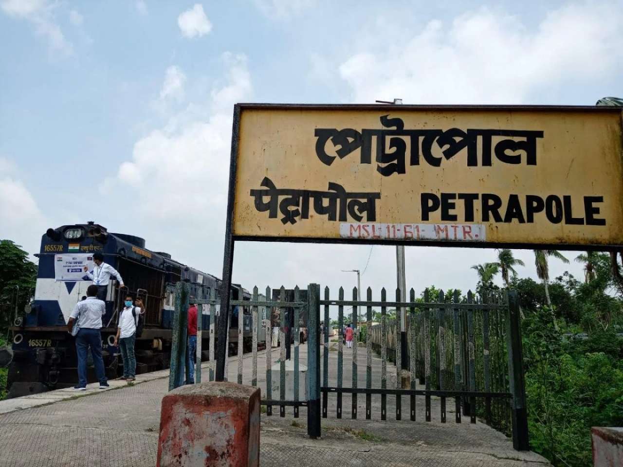 Petrapole Railway Station (West Bengal – Bangladesh)