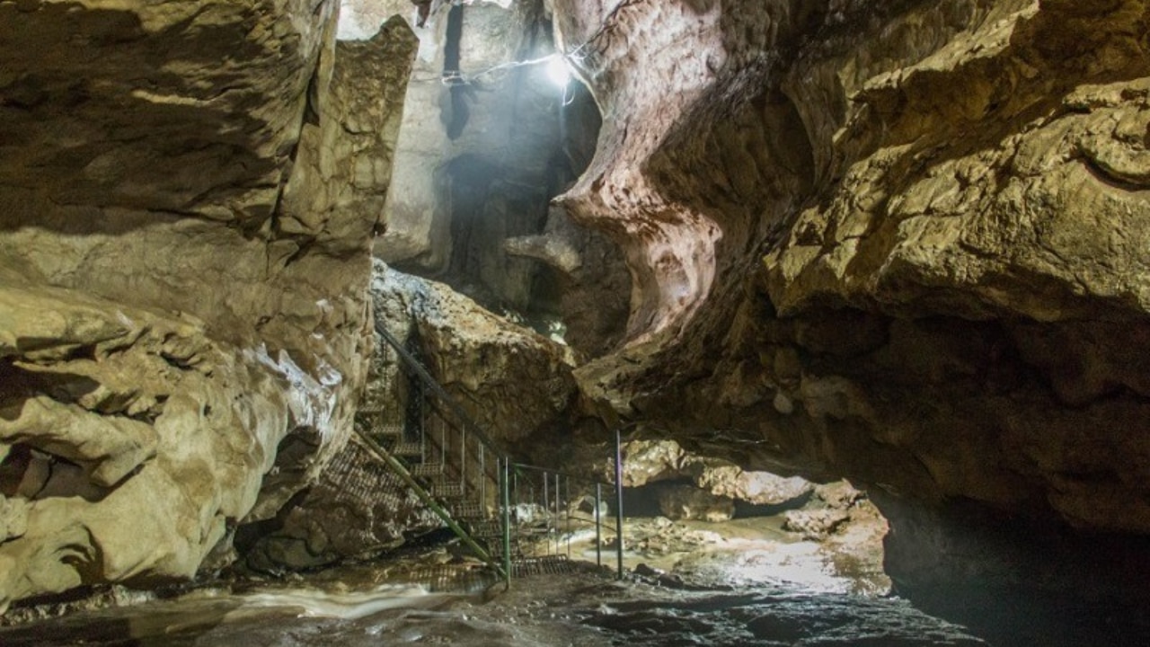 Arwah Caves