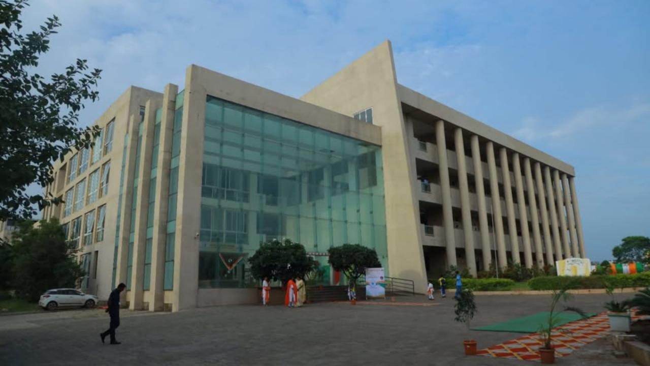 इस सब्जेक्ट्स की होती है पढ़ाई