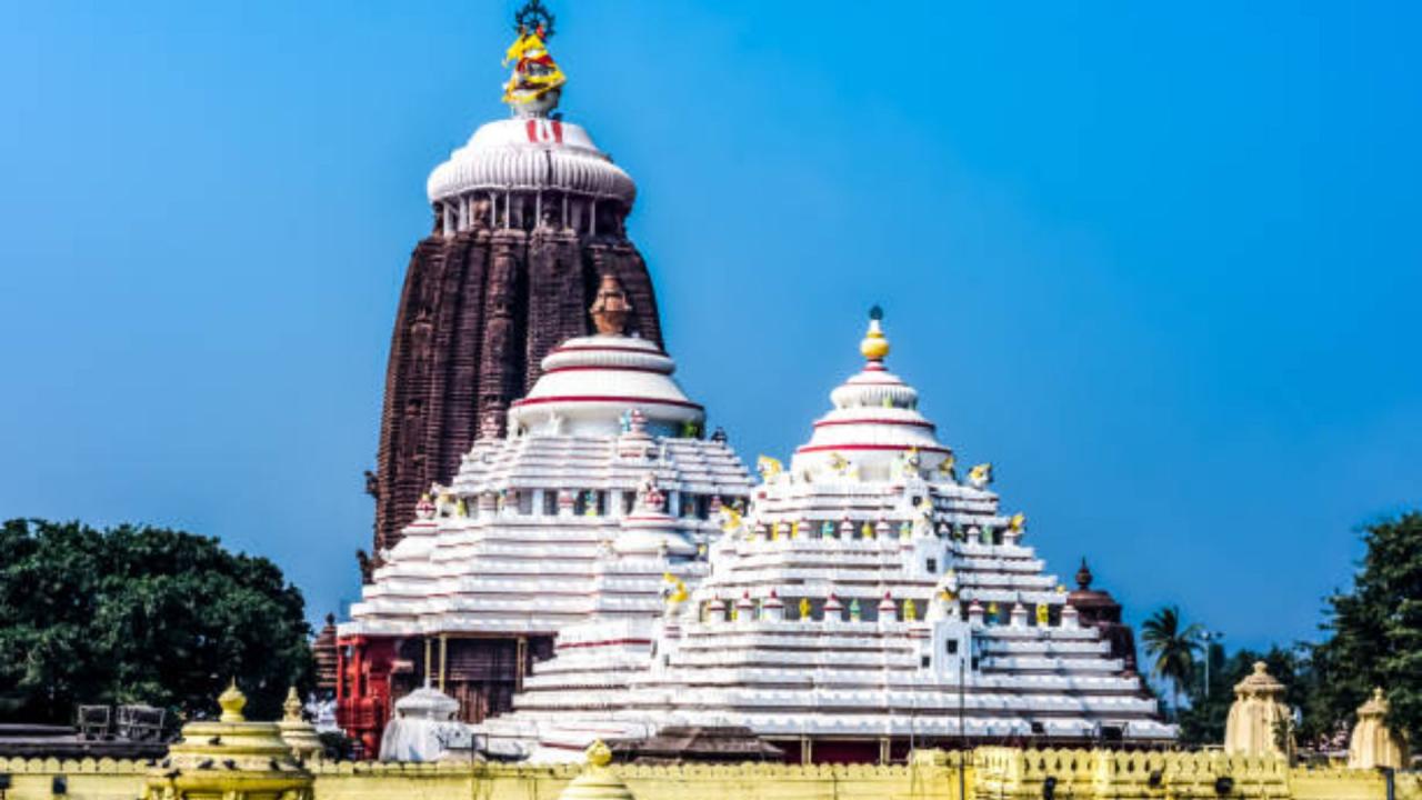 अनवसर काल में करते हैं आराम