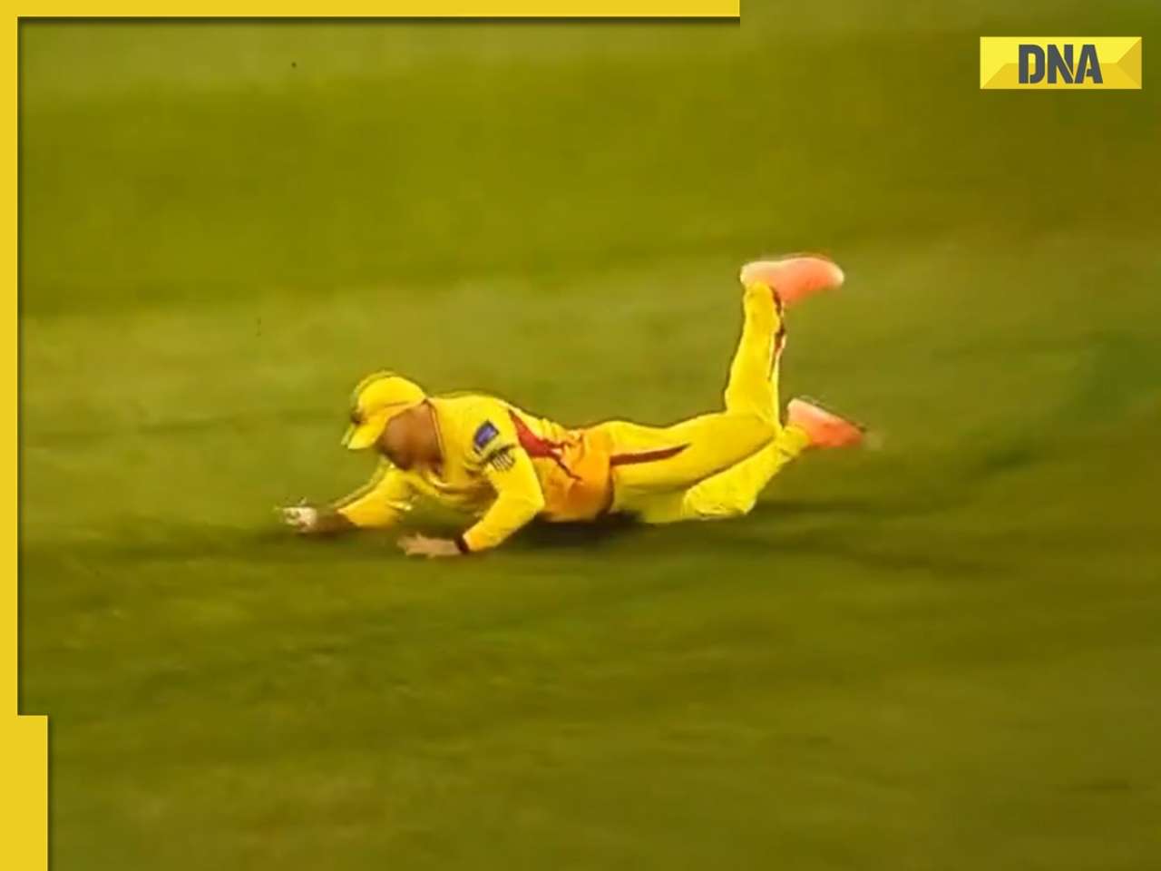 Viral Video: Faf du Plessis pulls off one-handed blinder against MI New York in Major League Cricket 2025