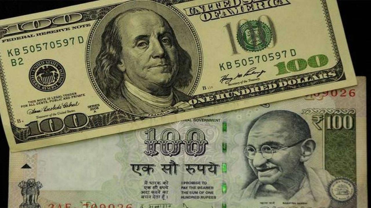 डॉलर के मुकाबले रुपये में आ सकती है गिरावट