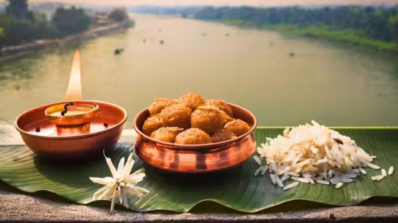 कन्याओं को भोजन