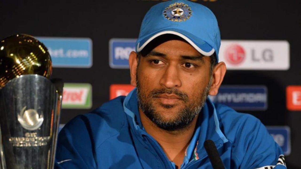 कप्तानी से हटने वाले थे धोनी 