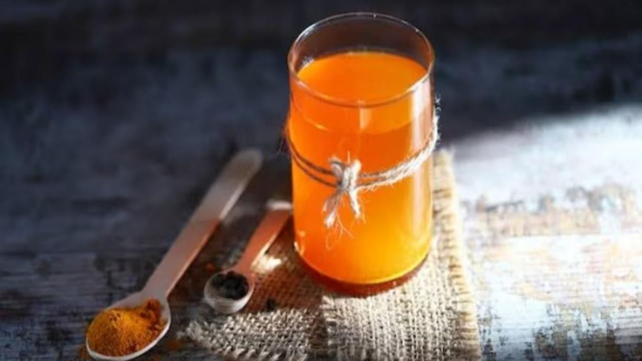हल्दी का पानी