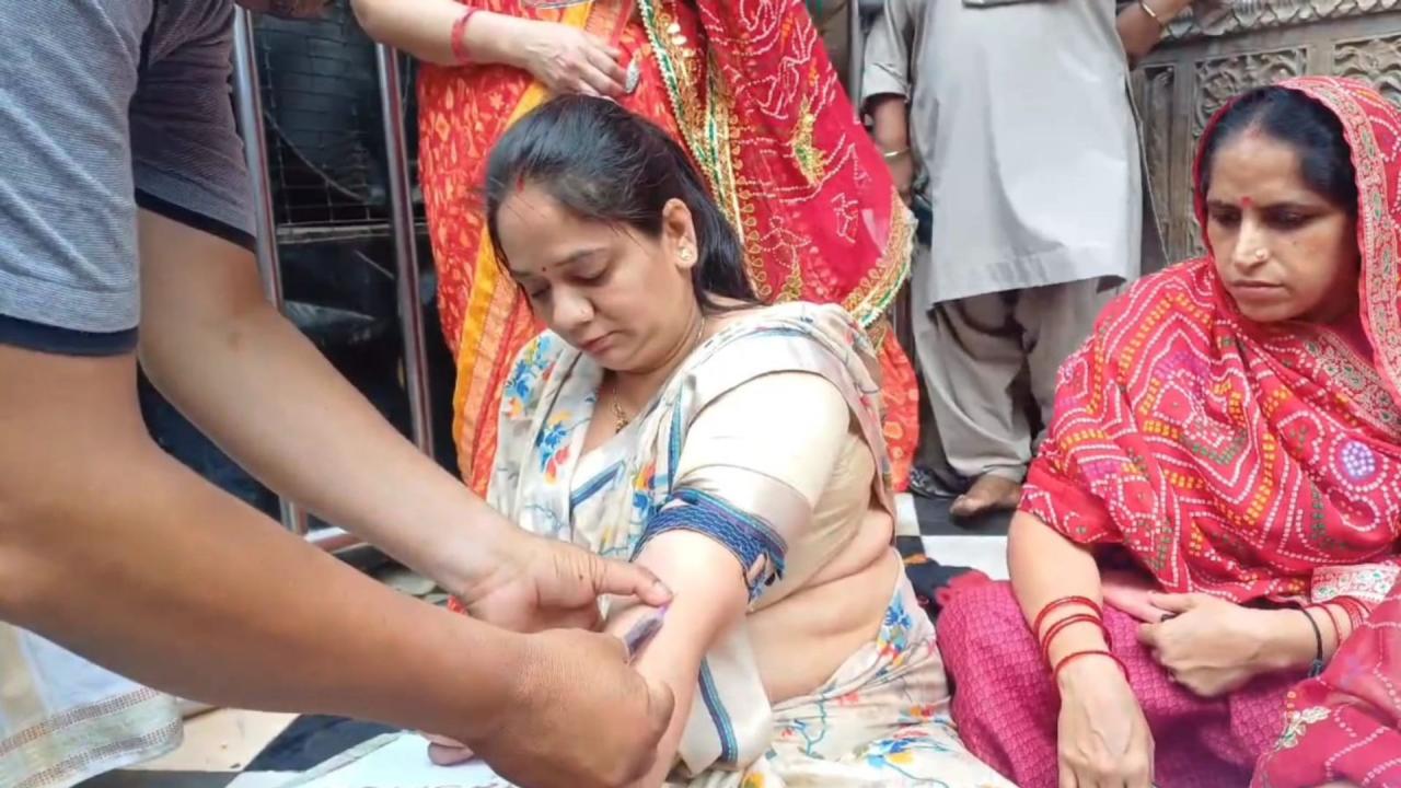 बांके बिहारी से मत छीनिए