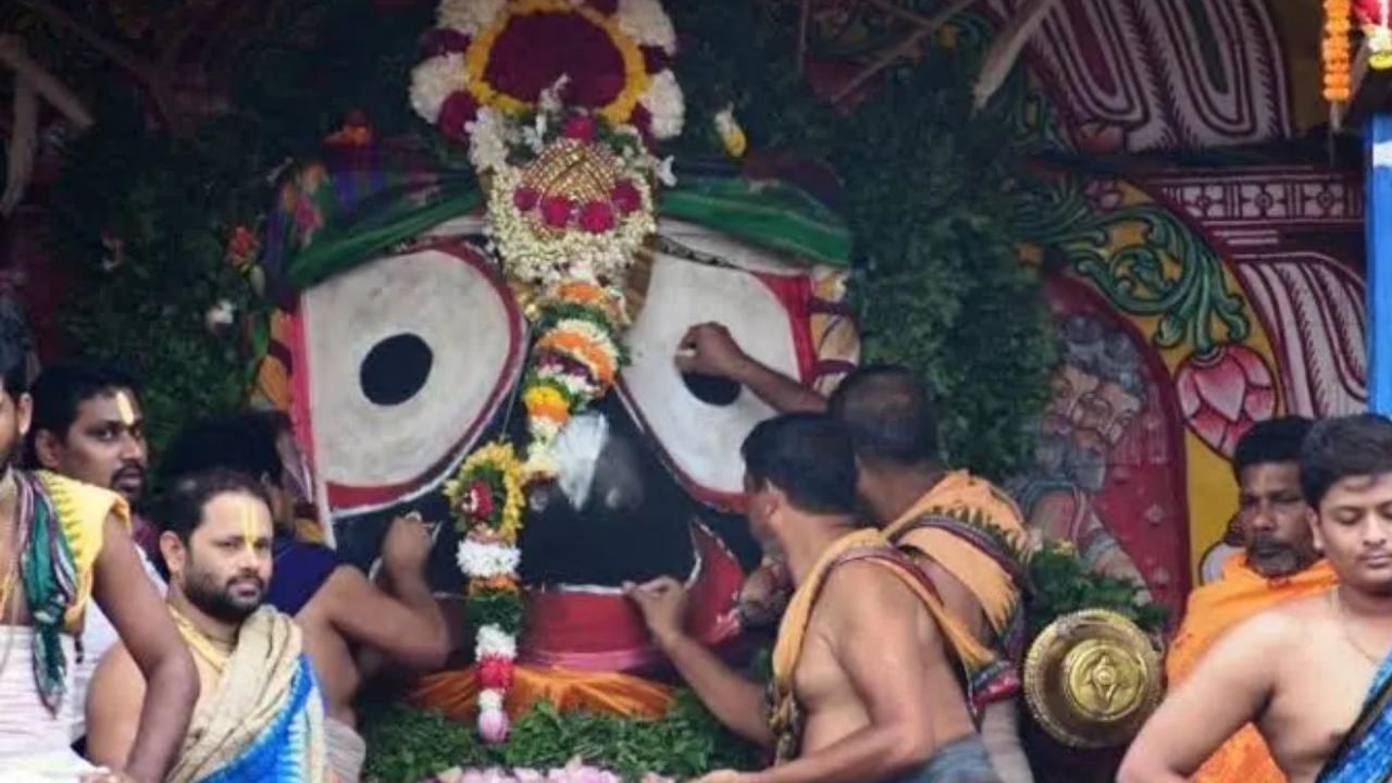हर 12 साल में बदली जाती है मूर्ति