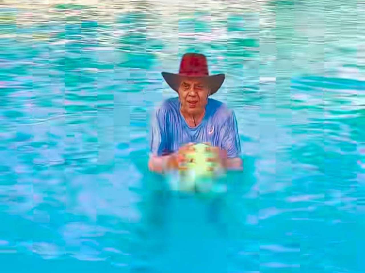 Swears by aqua exercise